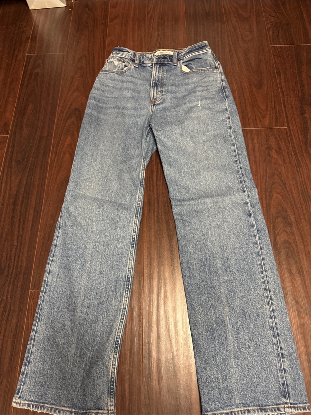 Abercrombie & Fitch 90s relaxed, high-rise Straight Leg Jeans - slight distress
